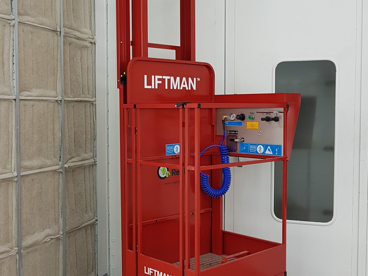 Reglo.no - Gallery pneumatic man lifts